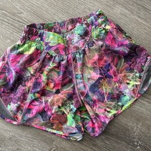 Lululemon Hotty Hot Low-Rise Lined Short 4"